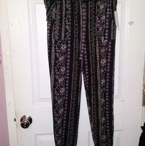 Joe B jogger style. NWT